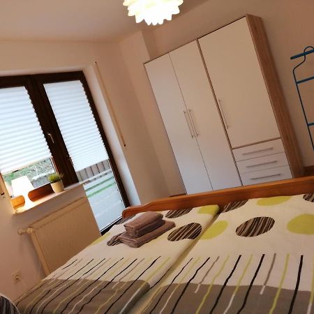 Ebenerdige Ferienwohnung Mit Grosser Terrasse In Der Naehe Des Waldes, Zum Wohlfuehlen Schoneck Esterno foto