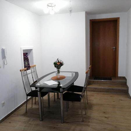 Ebenerdige Ferienwohnung Mit Grosser Terrasse In Der Naehe Des Waldes, Zum Wohlfuehlen Schoneck Esterno foto