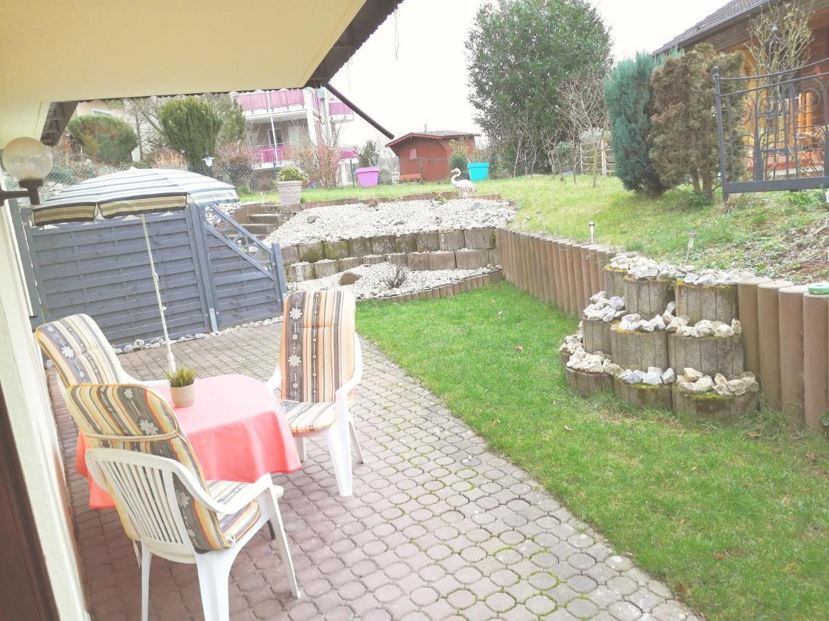 Ebenerdige Ferienwohnung Mit Grosser Terrasse In Der Naehe Des Waldes, Zum Wohlfuehlen Schoneck Esterno foto