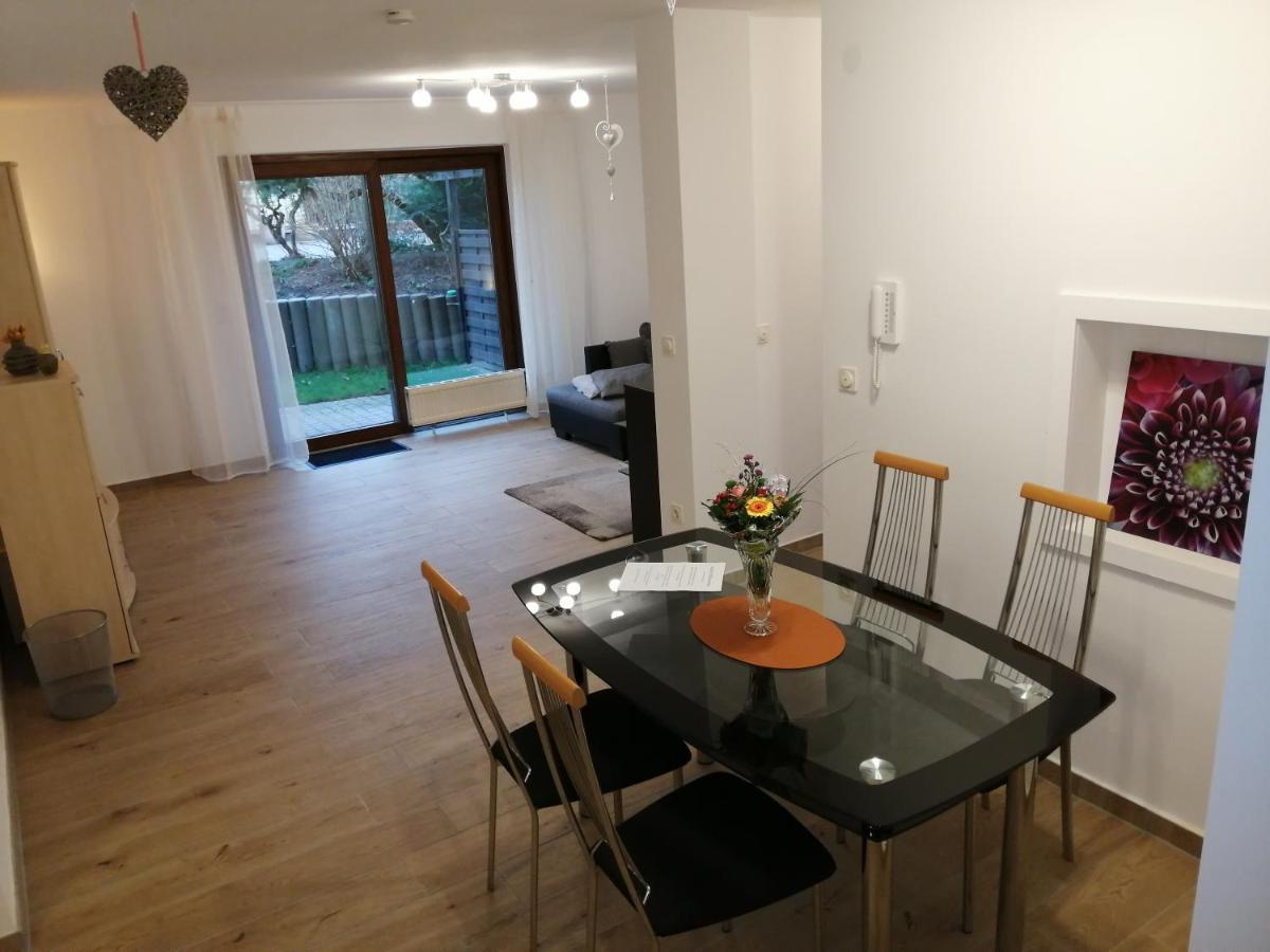 Ebenerdige Ferienwohnung Mit Grosser Terrasse In Der Naehe Des Waldes, Zum Wohlfuehlen Schoneck Esterno foto