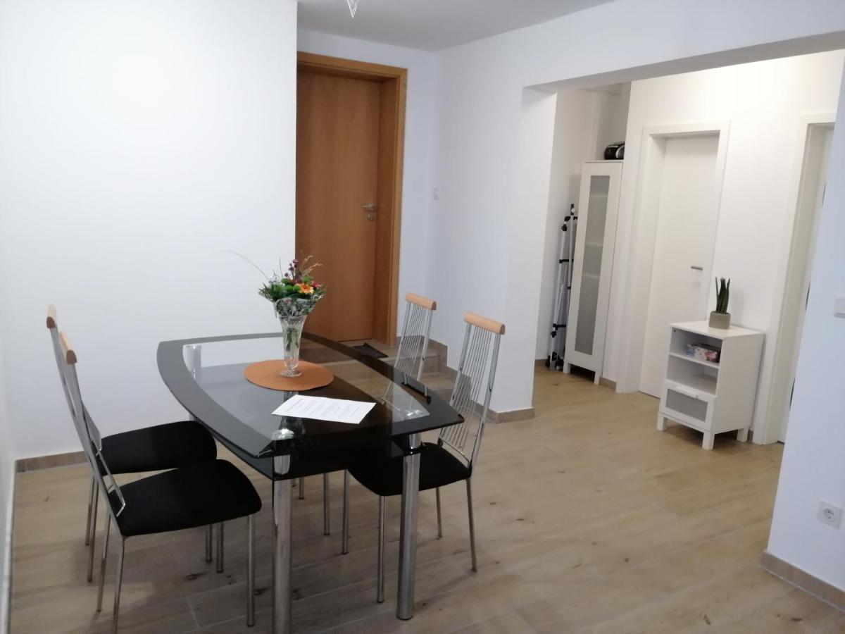 Ebenerdige Ferienwohnung Mit Grosser Terrasse In Der Naehe Des Waldes, Zum Wohlfuehlen Schoneck Esterno foto
