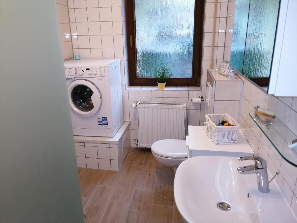 Ebenerdige Ferienwohnung Mit Grosser Terrasse In Der Naehe Des Waldes, Zum Wohlfuehlen Schoneck Esterno foto